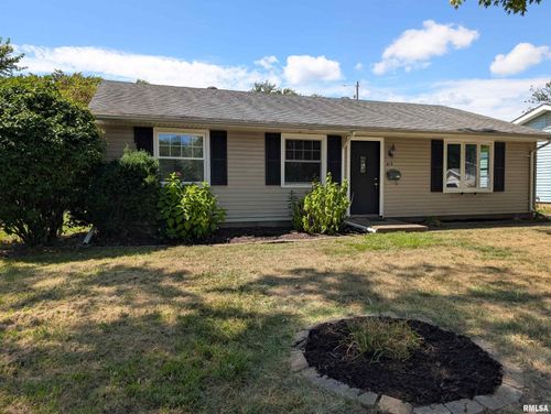 415 Manor St, Pekin, IL, 61554-3923 | Card Image