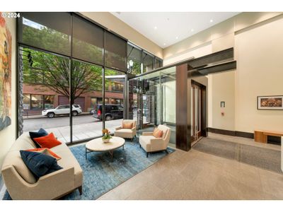 1013 - 1025 Nw Couch St, Condo with 2 bedrooms, 2 bathrooms and 1 parking in Portland OR | Image 2