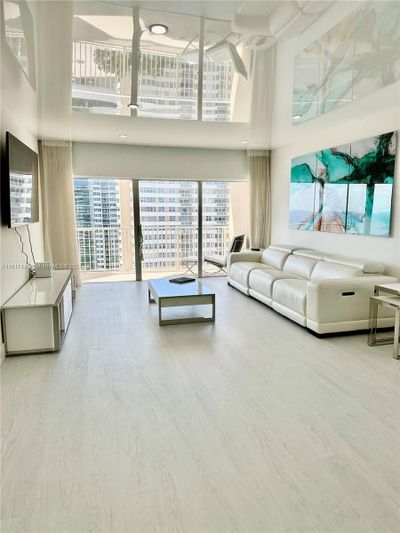 17J - 1950 S Ocean Dr, Condo with 2 bedrooms, 2 bathrooms and null parking in Hallandale Beach FL | Image 3