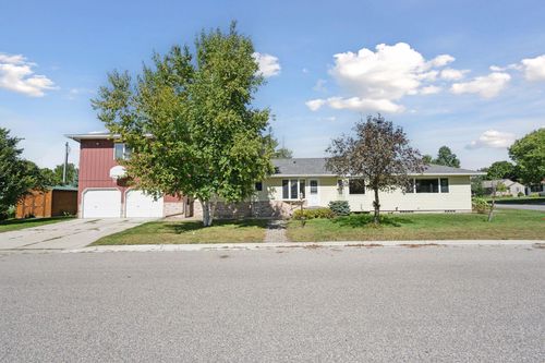 612 S 11th St, Olivia, MN, 56277-1515 | Card Image