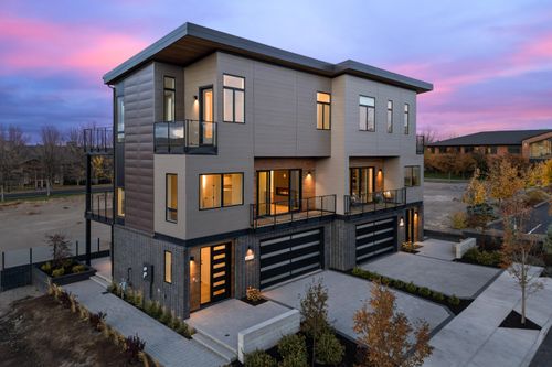 211 Sw Log Ct, Bend, OR, 97702-3929 | Card Image