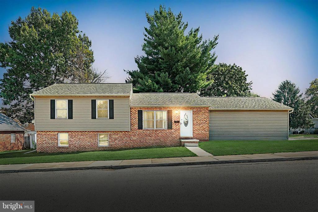 Monroe St, Hanover, PA 17331