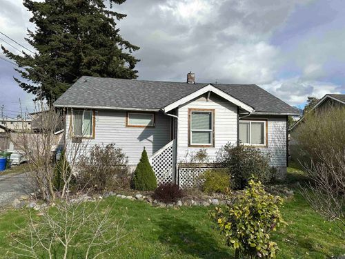 9244 Hazel Street, House other with 1 bedrooms, 1 bathrooms and null parking in Chilliwack BC | Card Image