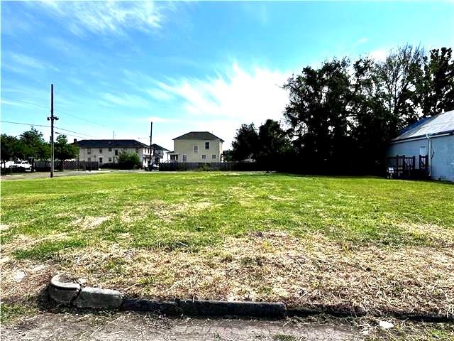 Land in New Orleans 4