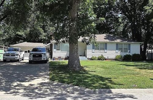 720 Neosho St, Burlington, KS, 66839-1642 | Card Image