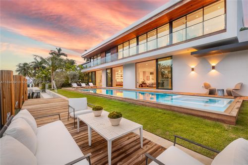 2288 Sunset Dr, Miami Beach, FL, 33140-4546 | Card Image