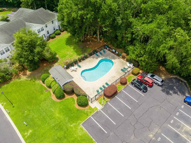 Aerial view of a pool | Image 34