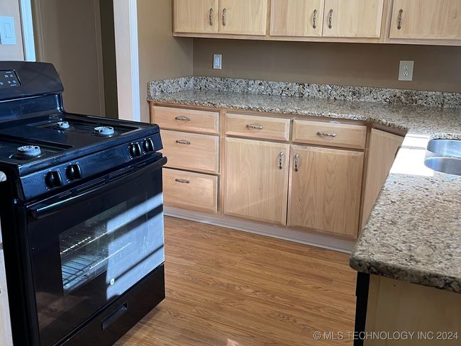 1011 10 Th St, House other with 2 bedrooms, 1 bathrooms and null parking in Cushing OK | Image 15