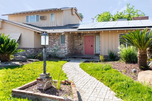 805 Lyon Ave, Sanger, CA, 93657-2718 | Card Image