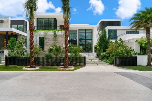 1045 N Venetian Dr, Miami Beach, FL, 33139-1016 | Card Image