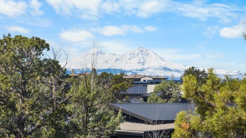 356-22950 Hideaway Ln, Bend, OR, 97701-7402 | Card Image