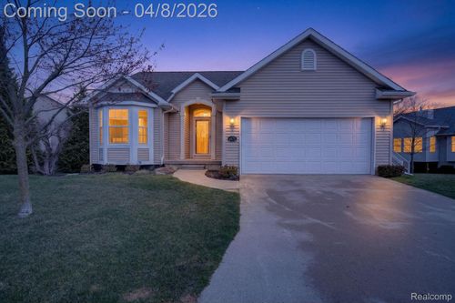 4475 Cross Creek Blvd, Burton, MI, 48509-1402 | Card Image