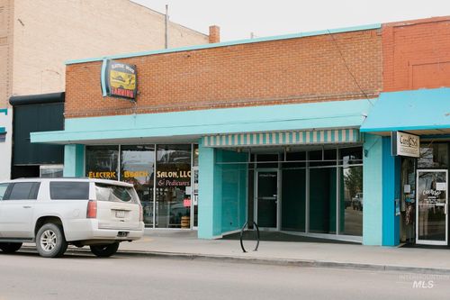 140/144 S Oregon State, Ontario, OR, 97914 | Card Image