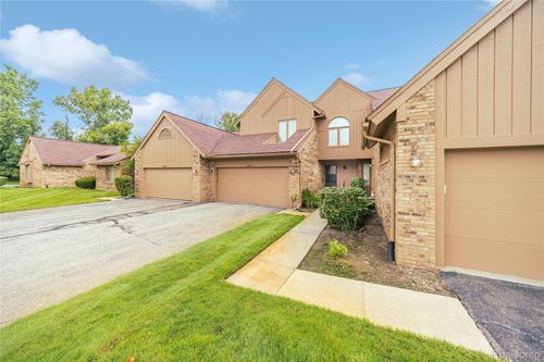 6607 Westbrooke Ct, West Bloomfield, MI, 48322-3233 | Card Image