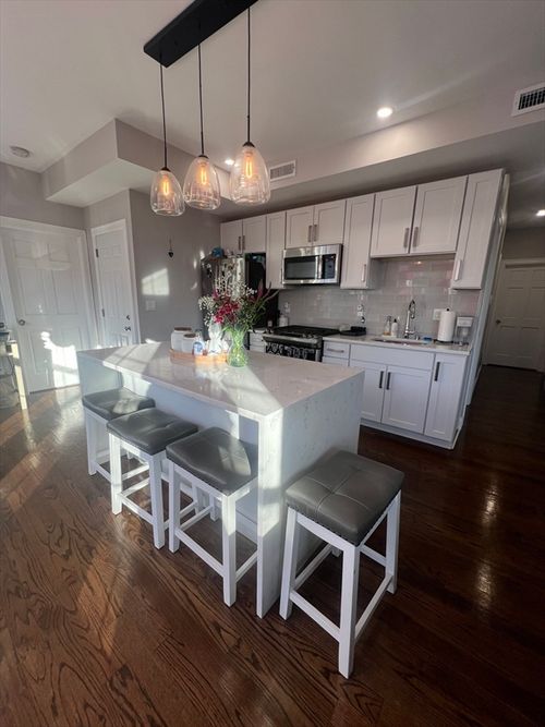 apt-3-20 Mount Vernon St, Boston, MA, 02125-1665 | Card Image