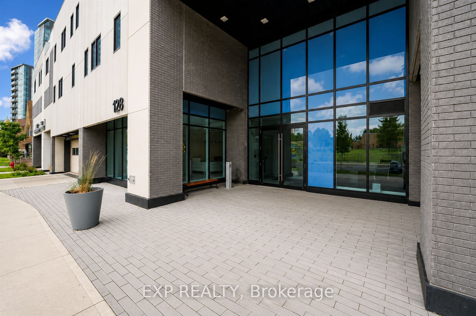 Residential Lease in Waterloo 4