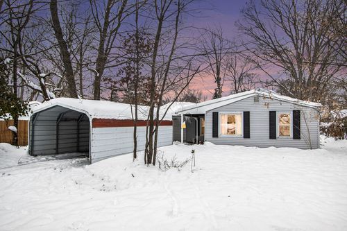 2418 Edgewood Dr, Kalamazoo, MI, 49008-2737 | Card Image