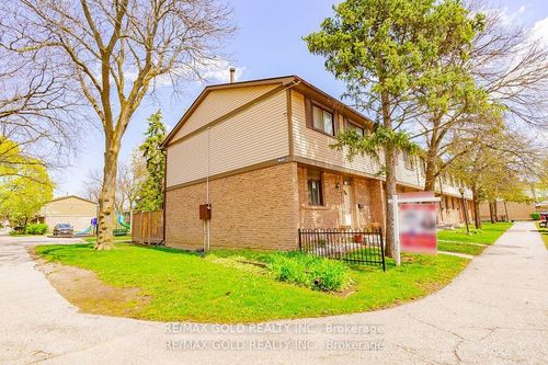 63-105 Hansen Rd N, Brampton, ON, L6V3C9 | Card Image