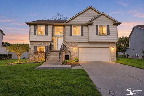 8843 Railwood Dr, Newport, MI, 48166-7824 | Card Image
