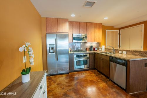 3003-7137 E Rancho Vista Dr, Scottsdale, AZ, 85251-1470 | Card Image