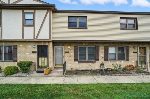 b8-3828 Queen Anne Pl, Grove City, OH, 43123-3923 | Card Image