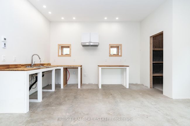 2576 Champlain Rd, House other with 1 bedrooms, 1 bathrooms and 8 parking in Tiny ON | Image 5