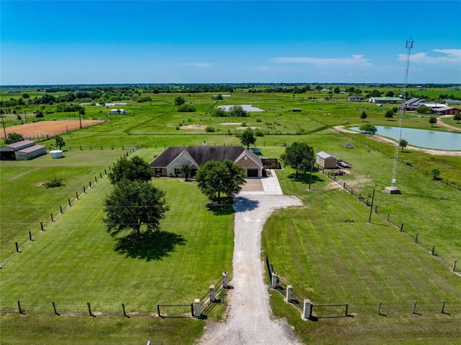 17087 County Road 266, Home with 3 bedrooms, 4 bathrooms and 2 parking in East Bernard TX | Image 7