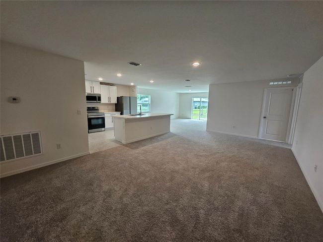 8076 98 Th Ct, House other with 4 bedrooms, 2 bathrooms and null parking in Vero Beach FL | Image 8