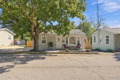1307 S 3rd St, De Soto, MO, 63020-2511 | Card Image