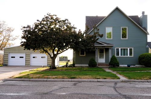 606 Ontario Ave, Elwood, NE, 68937-5209 | Card Image