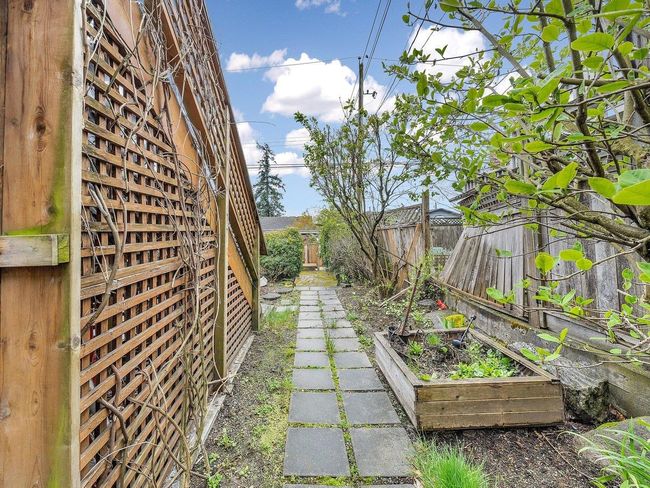 443 E 2 Nd Street, Home with 2 bedrooms, 1 bathrooms and 2 parking in North Vancouver BC | Image 26