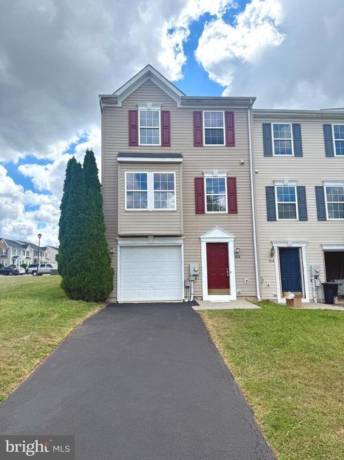 815 Marquette Dr, MARTINSBURG, WV, 25401-7565 | Card Image