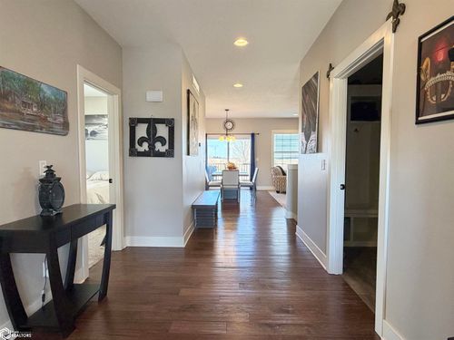 726 E 26th St N, Newton, IA, 50208-2655 | Card Image