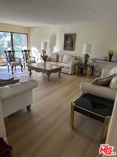 apt-201-910 S Holt Ave, LOS ANGELES, CA, 90035-2041 | Card Image