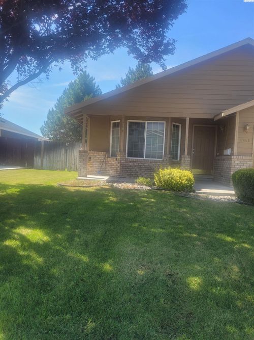 6408 Robinson Dr, Pasco, WA, 99301-7974 | Card Image