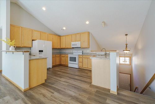 7813 Elm Grove Ave, New Hope, MN, 55428-3866 | Card Image