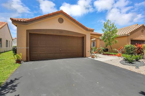 1525 Estancia Cir, Weston, FL, 33327-1755 | Card Image