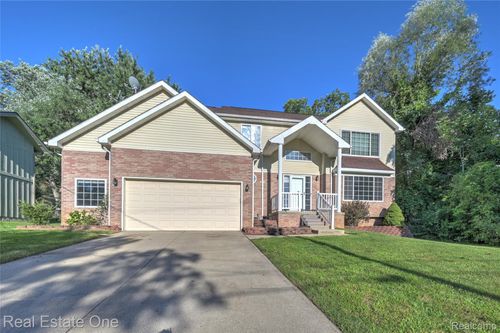 3950 Bradmore Ave, West Bloomfield, MI, 48324-2801 | Card Image