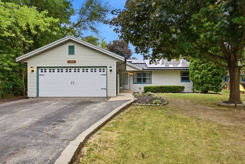 126 Queensbury Pl Ne, Poplar Grove, IL, 61065-9000 | Card Image