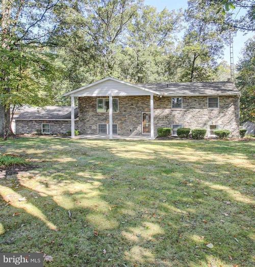 8182 Stone Bridge Rd, GREENCASTLE, PA, 17225-9786 | Card Image