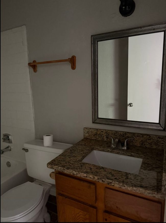 Bathroom with vanity and bathtub / shower combination | Image 25