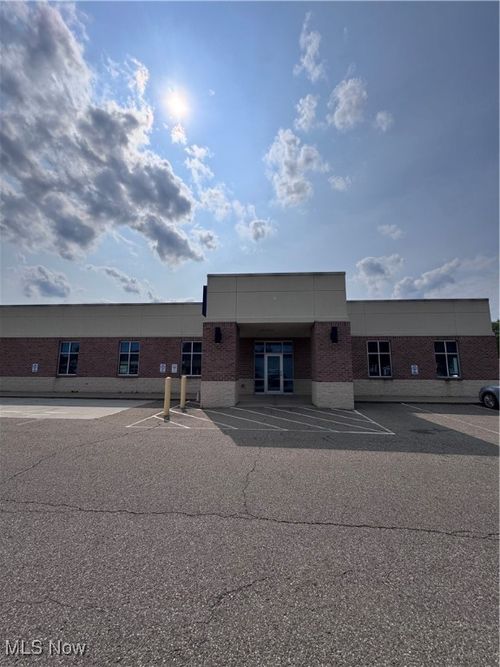 1031 W High Ave, New Philadelphia, OH, 44663-2071 | Card Image