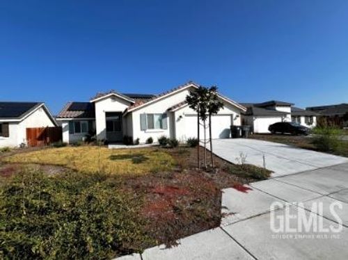 812 Beaconsfield Ct, Bakersfield, CA, 93307-2197 | Card Image