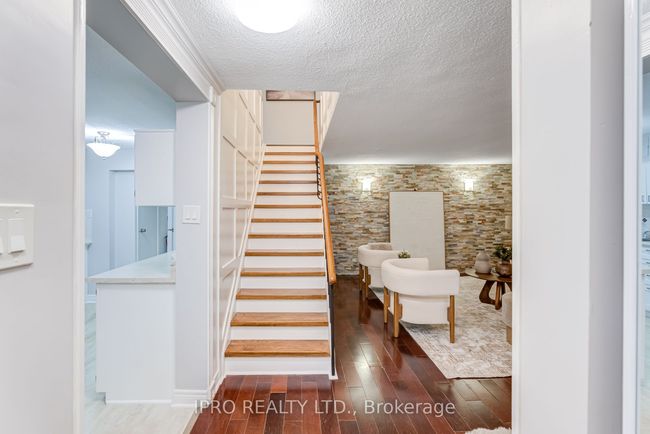 61 - 130 Ling Rd, Condo with 4 bedrooms, 2 bathrooms and 1 parking in Toronto ON | Image 9