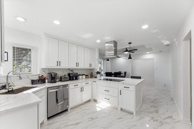 2000 E Branch Hollow Dr, House other with 3 bedrooms, 3 bathrooms and null parking in Carrollton TX | Image 10