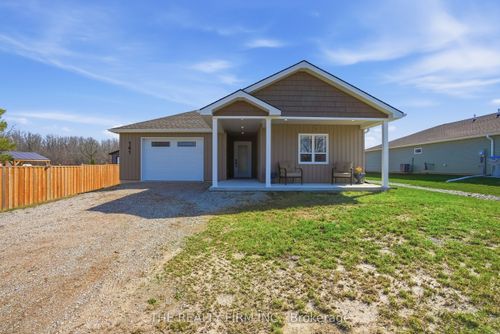 141 Victoria Ave E, Crediton, ON, N0M1M0 | Card Image