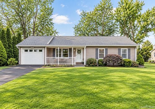 5 Meadowbrook Dr, Kingston, NY, 12401-6953 | Card Image