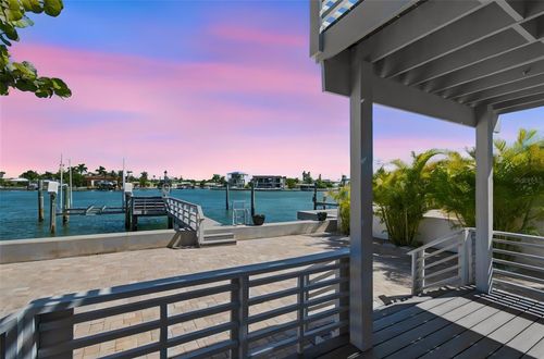 8135 Bayshore Dr, Treasure Island, FL, 33706-5228 | Card Image