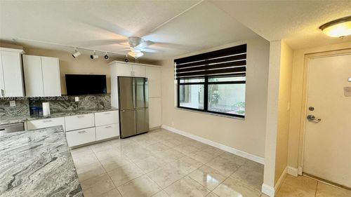 118-7-20381 Ne 30th Ave, Aventura, FL, 33180-1546 | Card Image