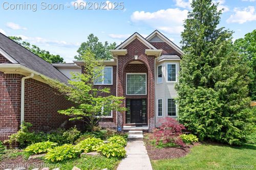 799 Glen Meadows Dr, South Lyon, MI, 48178-2098 | Card Image